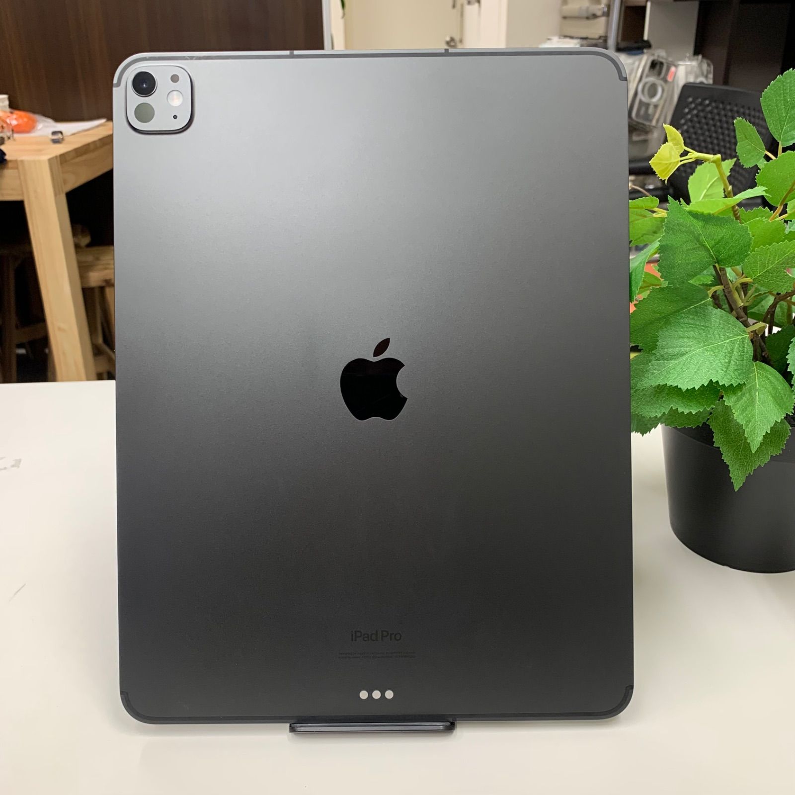 iPad Pro M4 13インチ　512GB Wi-Fiモデル 13インチiPad Pro Wi‑Fi + Cellularモデル 512GB（標準ガラス