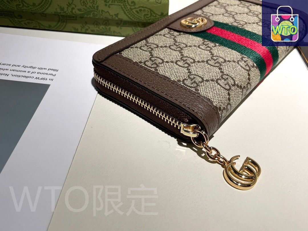 GUCCI ラウンドフェイス時計 マルチカラー 今日WTO】Gucci グッチ ショート財布 表裏頭層小牛皮使用で超薄