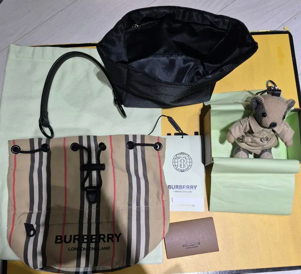 バーバリー ポイベ プリンティングバージョン トートバッグ ストラップ インナーバッグ