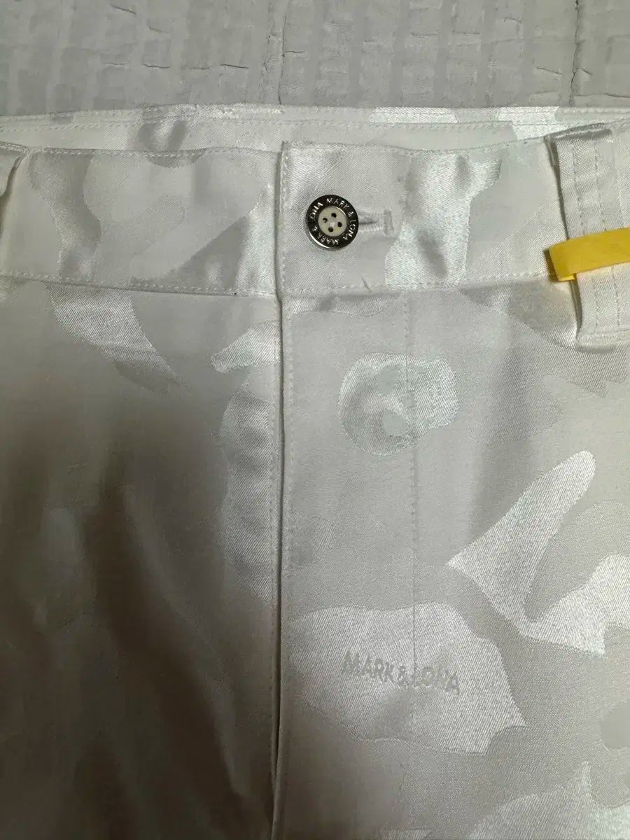 MARK - LONA マークアンドロナ ホワイト ゴルフパンツ