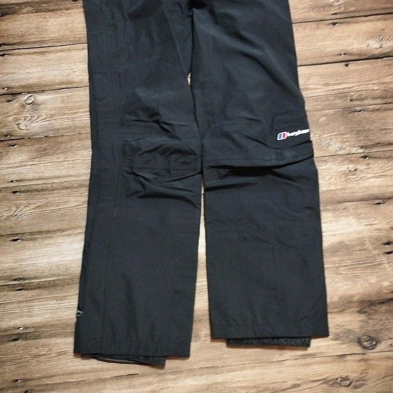 【美品】Berghaus バーグハウス GORE-TEX ゴアテックス レディース トレッキングパンツ パンツ ボトムス アウトドア スポーツウェア  ブラック 黒 ナイロン素材 防水 撥水【 Lサイズ　12 】(2292071 bbb500)