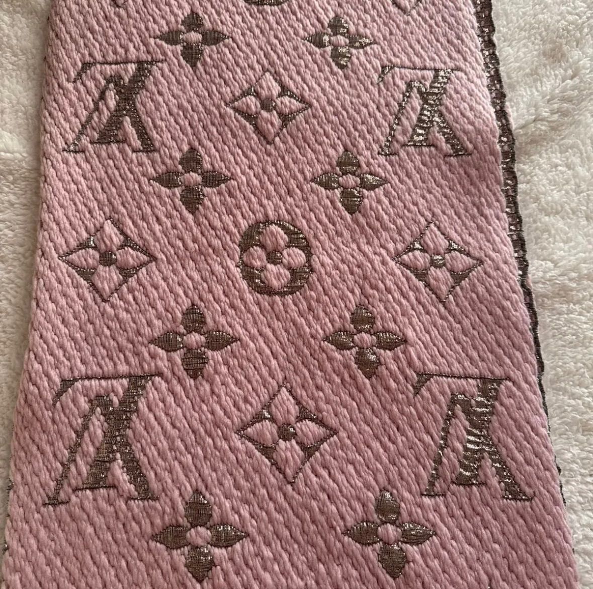 ルイヴィトン エシャルプ ロゴマニア マフラー ローズバレリーヌ