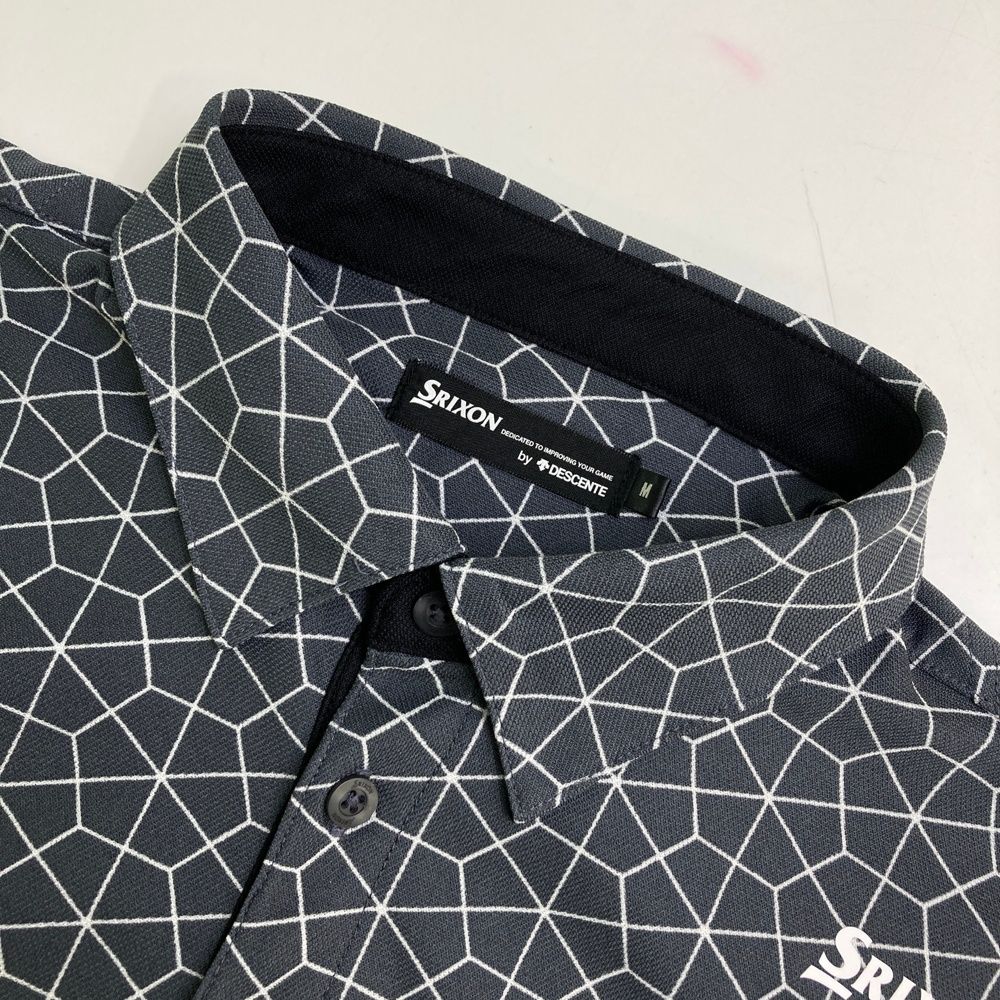 サイズ：M DESCENTE GOLF デサントゴルフ  半袖ポロシャツ 総柄 グレー系 [240101489737] ゴルフウェア メンズ ストスト サイズ：M DESCENTE GOLF デサントゴルフ 半袖ポロシャツ 総柄