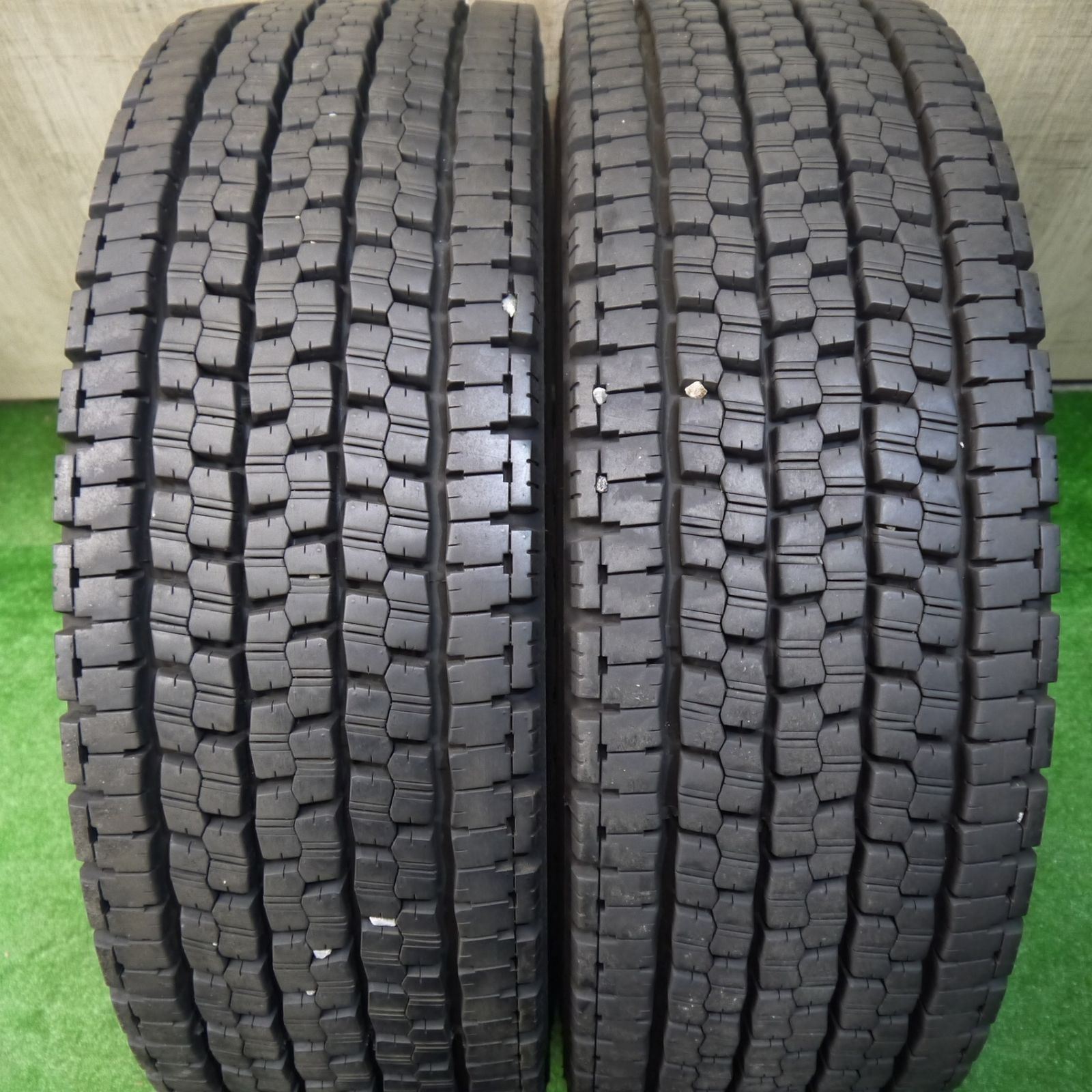 23年 2本 トラック タイヤ 245|70R19.5 136|134J スタッドレス ブリヂストン W999 19.5インチ 5060704KKスタ