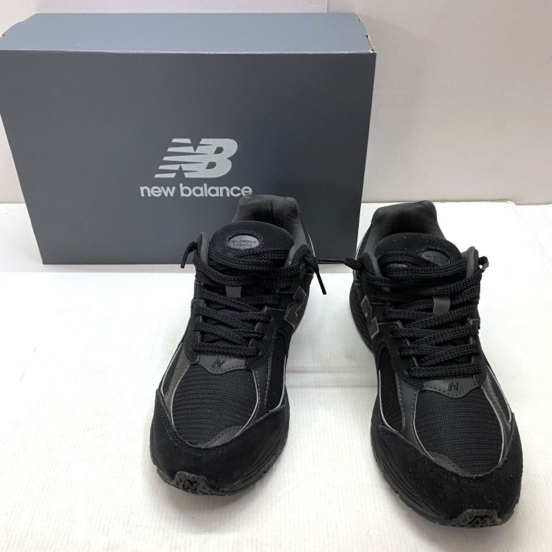 03w14619【箱付き】New Balance 2002R Triple Black ニューバランス 