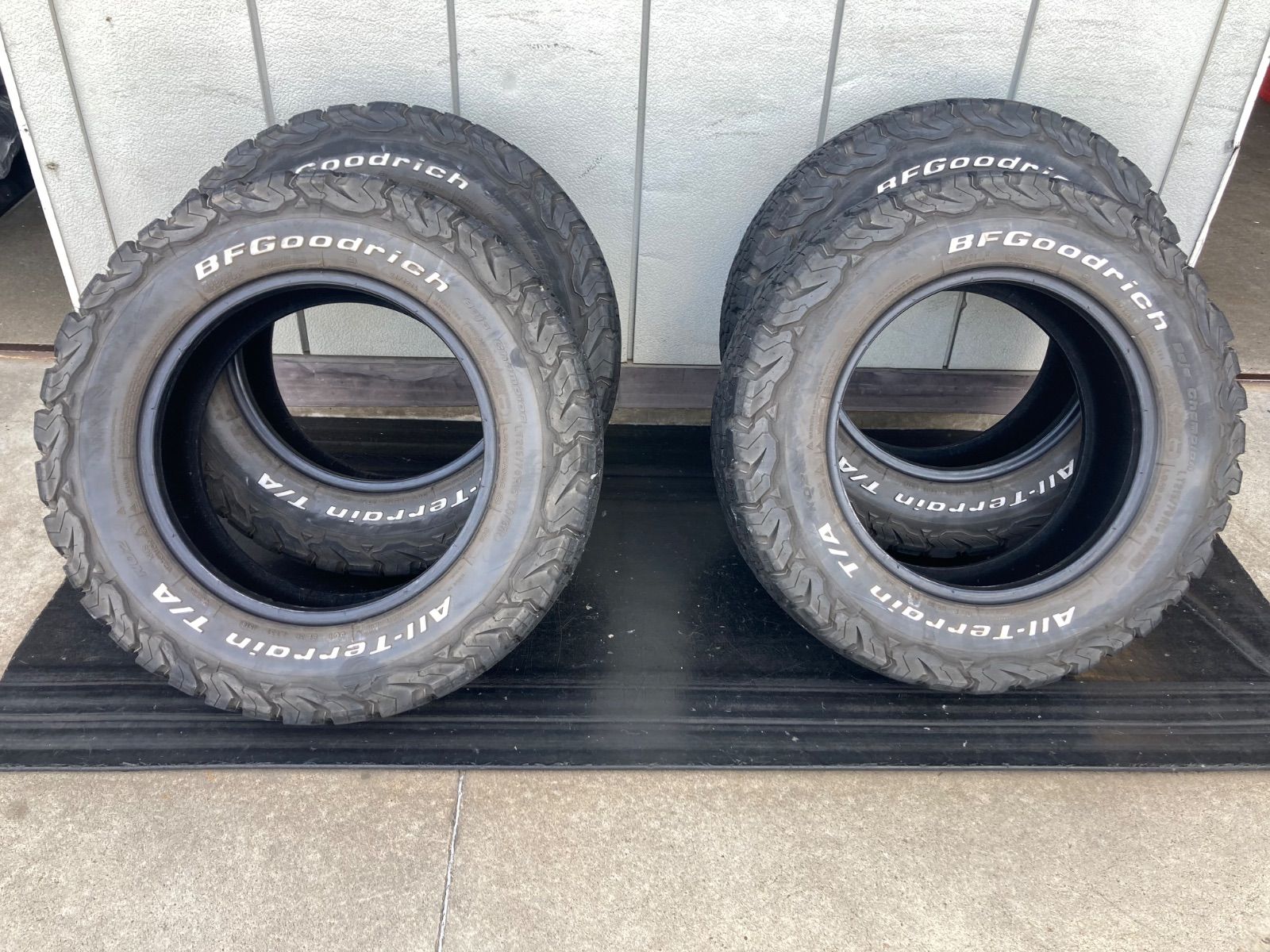 BFグットリッチ all terrain T A 215 70 R 16 4本 ホワイトレター