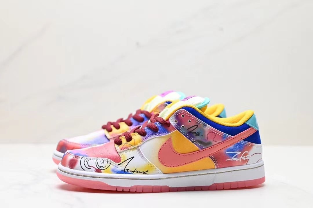 Futura Laboratories x Dunk Low SB 'Sunblush' Friends & Family - HF6061 700