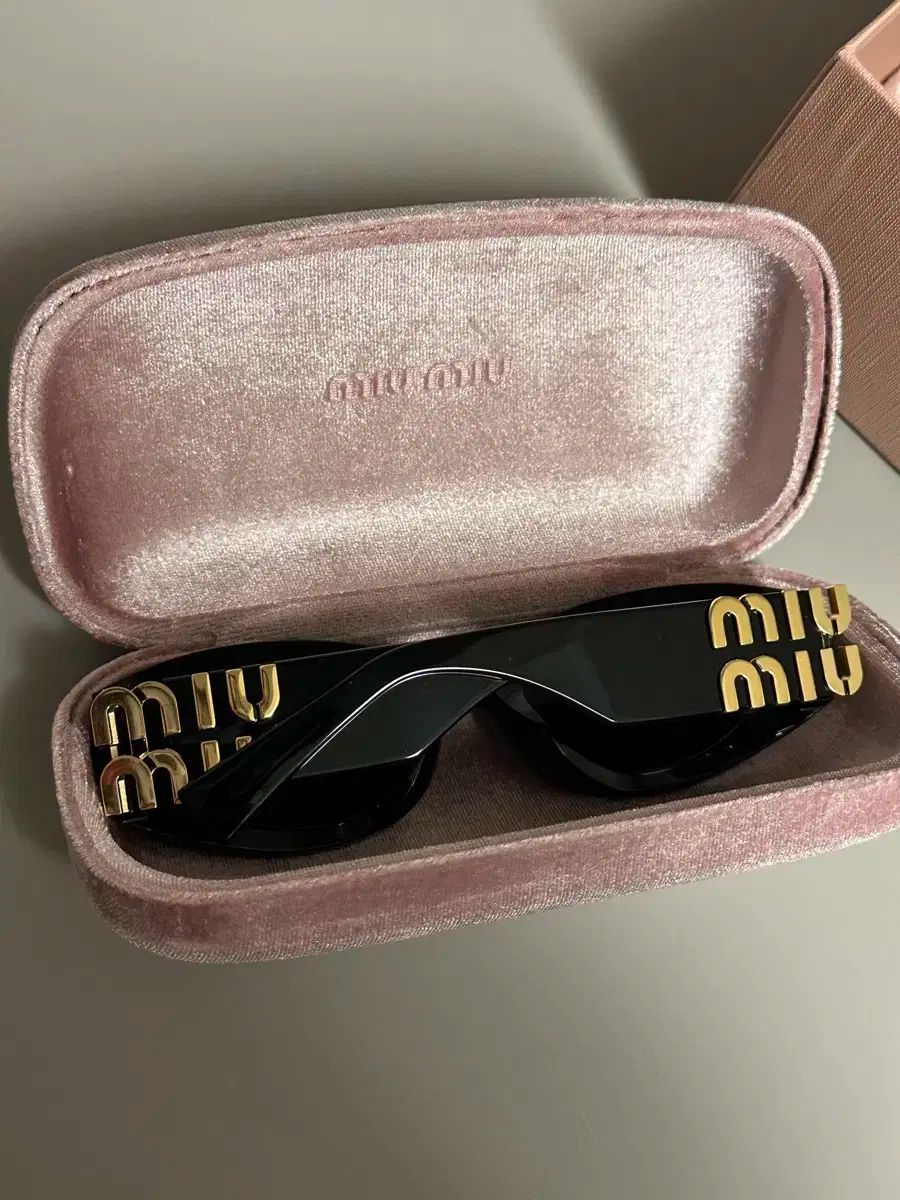 MIU MIU ミュウミュウ きらめく サングラス