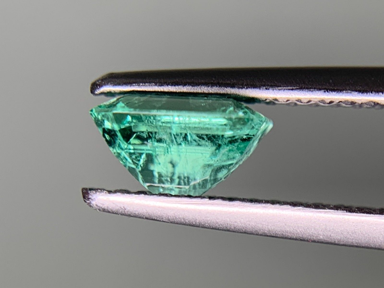 GIA宝石鑑別書付き 天然 エメラルド Colombia 0.93ct 縦6.72㎜×横5.82㎜×高さ3.95㎜ ルース 裸石 1249Y NEXPOTALLINN_EU