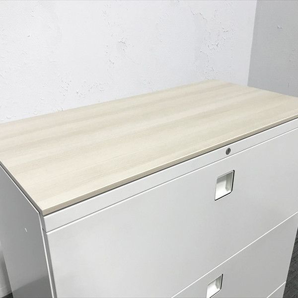 スチールキャビネット