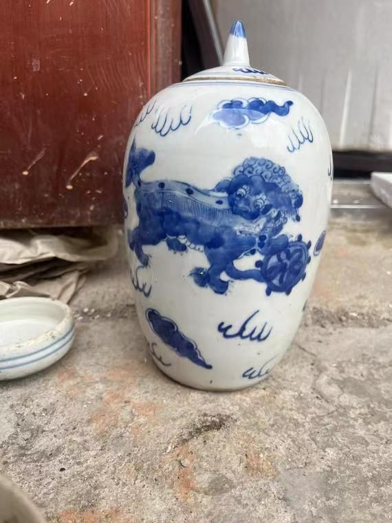 中国美術 磁器 青花獅子毬冬瓜壇  工芸品美術品 置物 中国美術 青花獅子毬冬瓜壇 景徳鎮 陶磁器 装飾品 現代工芸品