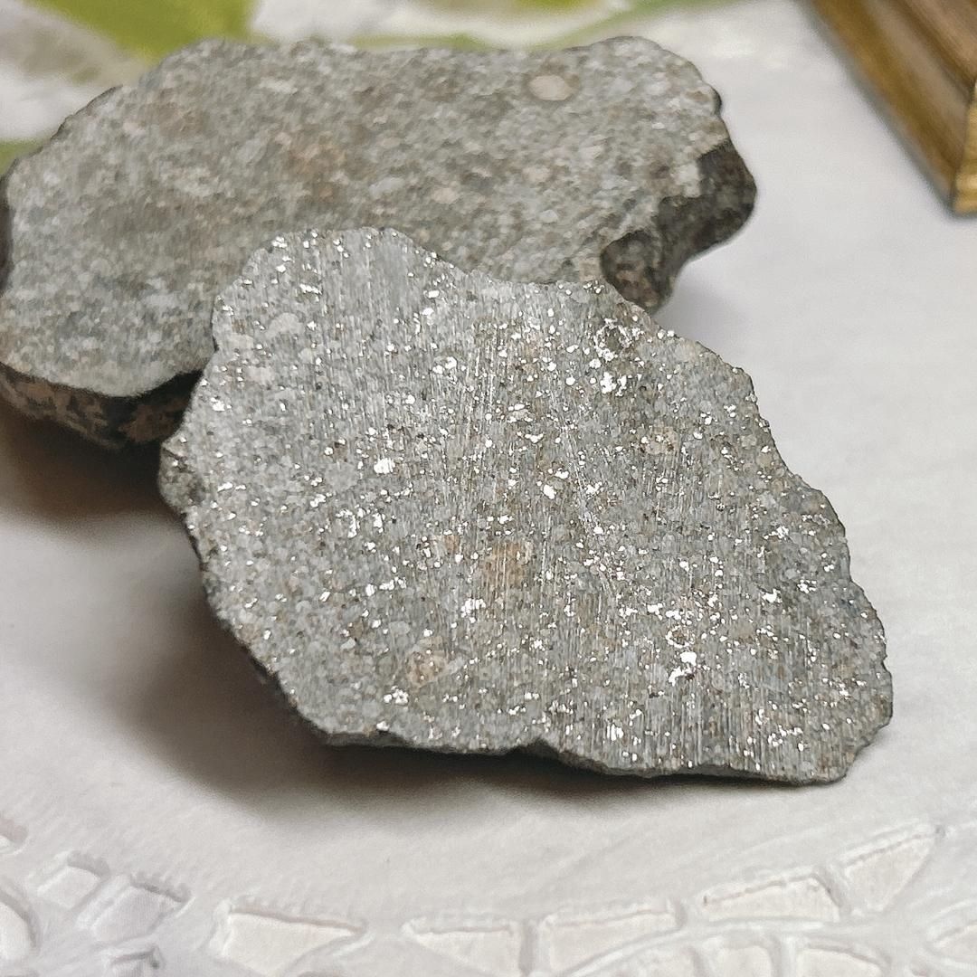 E8955】 石質隕石 普通コンドライト 隕石 Condrite NWA869 メテオライト 天然石 パワーストーン - メルカリ