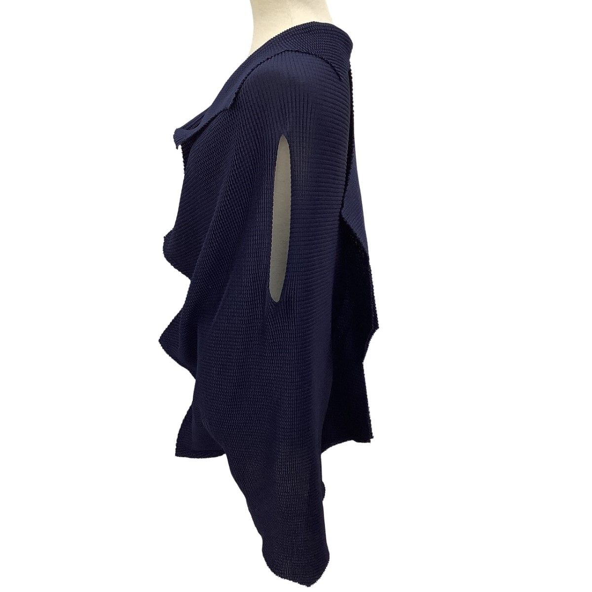 me ISSEY MIYAKE　プリーツ 変形トップス　サークル　丸　カットソー me ISSEY MIYAKE プリーツ 変形トップス サークル 丸 カットソー