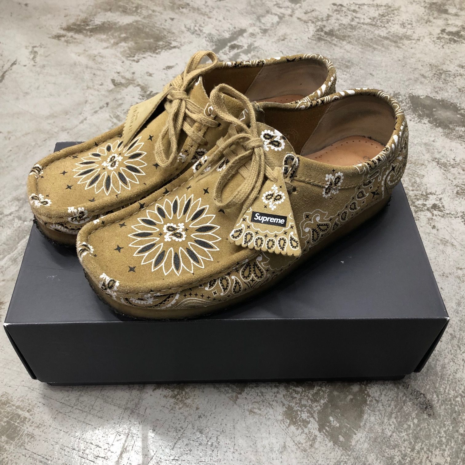 Supreme Clarks 19SS BANDANA WALLABEE バンダナ クラークス ...