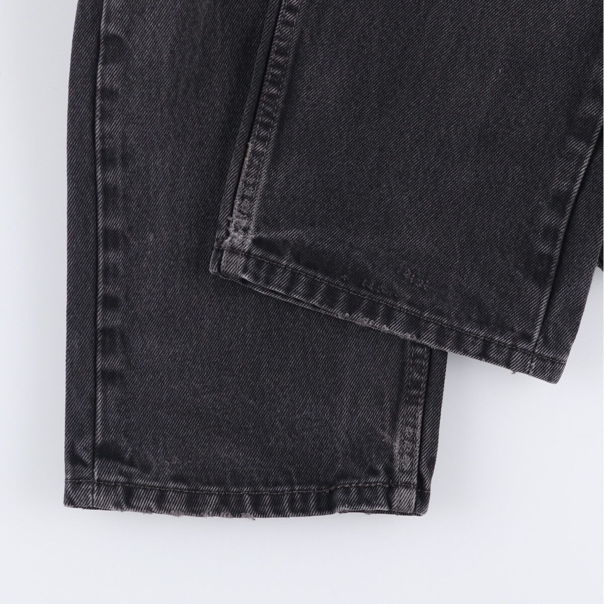 テーパードデニムパンツ