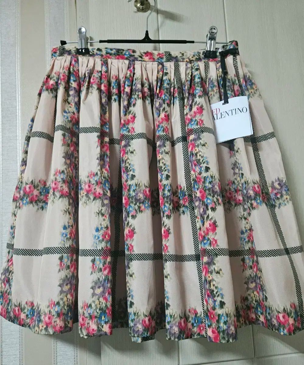 赤 Valentino ヴァレンティノ スカート