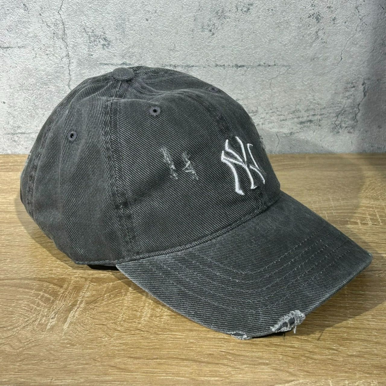 【残1点】MLB コリア カリナ着用 ダメージキャップ 韓国限定　ダークグレー MLB コリア カリナ着用 ダメージキャップ 韓国限定 ダークグレー