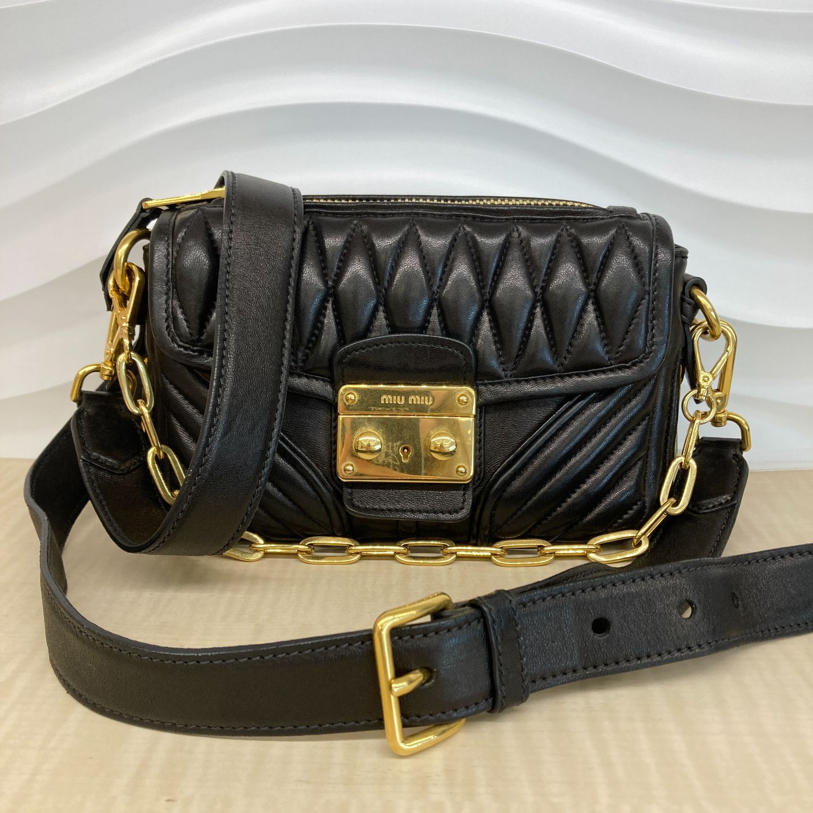 ◇ MIU MIU (ミュウミュウ) 2way チェーン バッグ ブラック