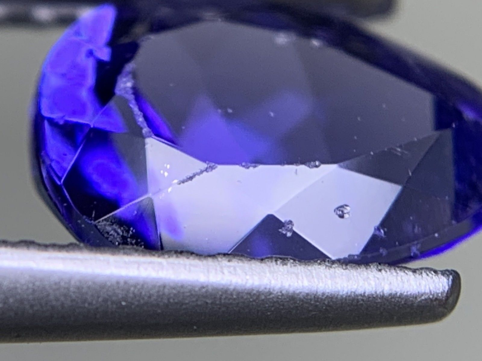 タンザナイト 1.909ct 宝石ソーティング付き 9.1㎜×6.7㎜×5.0㎜ ルース