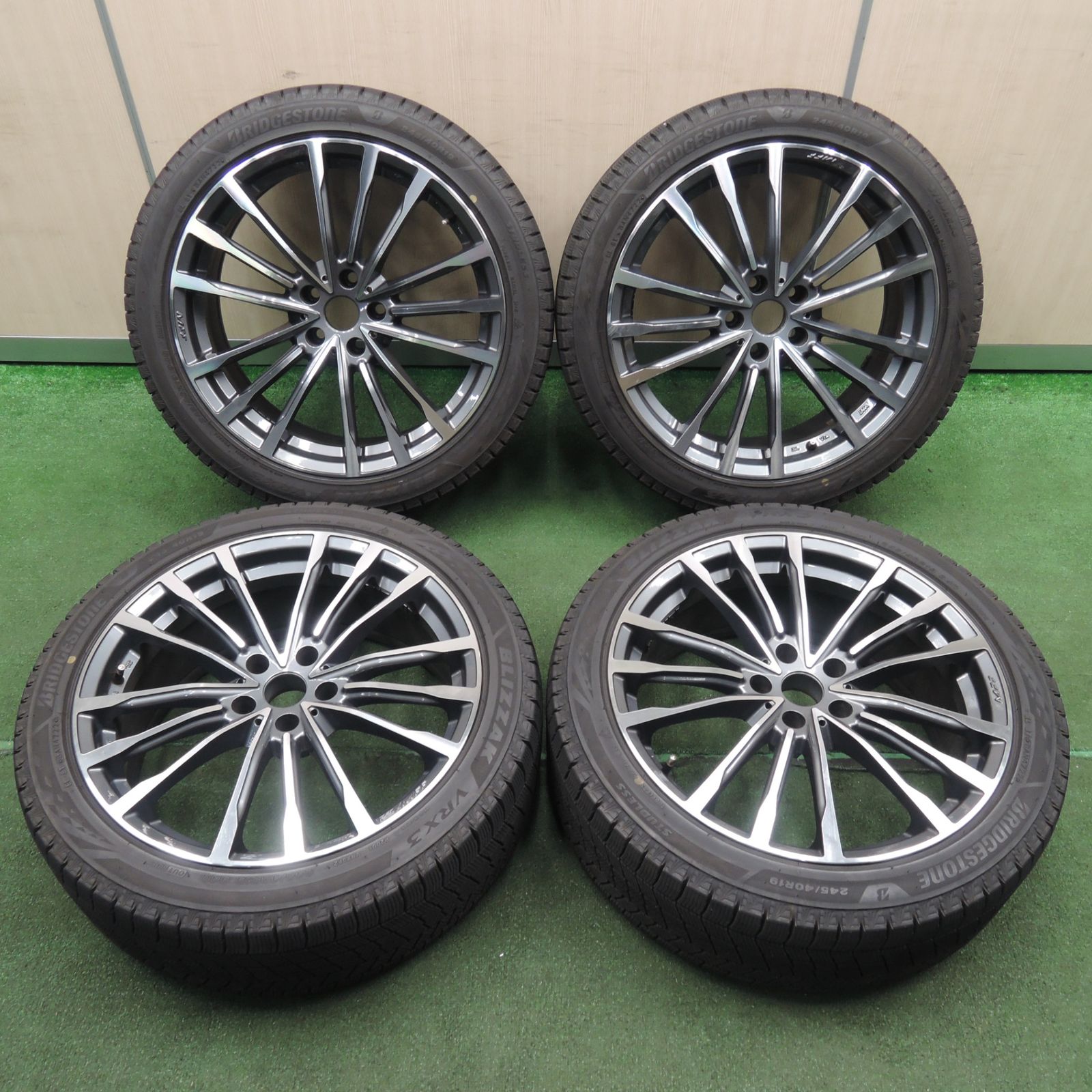 22年製造245/40R19 スタッドレスタイヤホイール 22年製造245/40R19 スタッドレスタイヤホイール