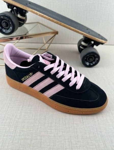 新品.adidas ハンドボール スペツィアル Handball Spezial レディース スニーカー Core Black/Clear Pink/Gum