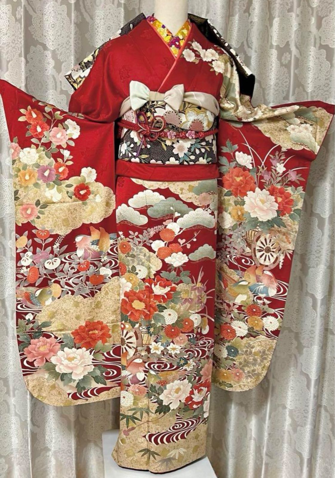 Amazon.co.jp: 振袖フルセット 赤系 成人式 御所車 蝶や桜の花柄