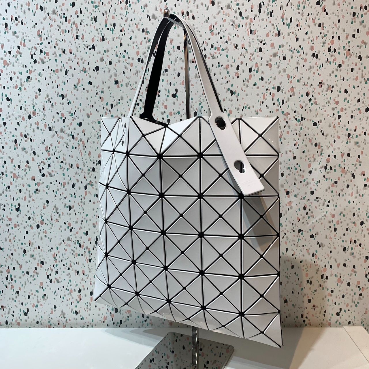 BAO BAO ISSEY MIYAKE イッセイミヤケ バオバオ 白 ホワイト - メルカリ