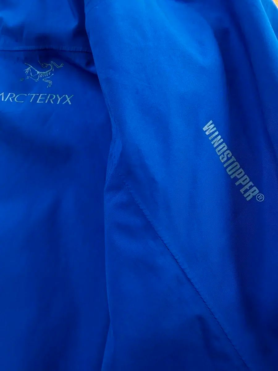 ウィンドストッパー ジップアップ