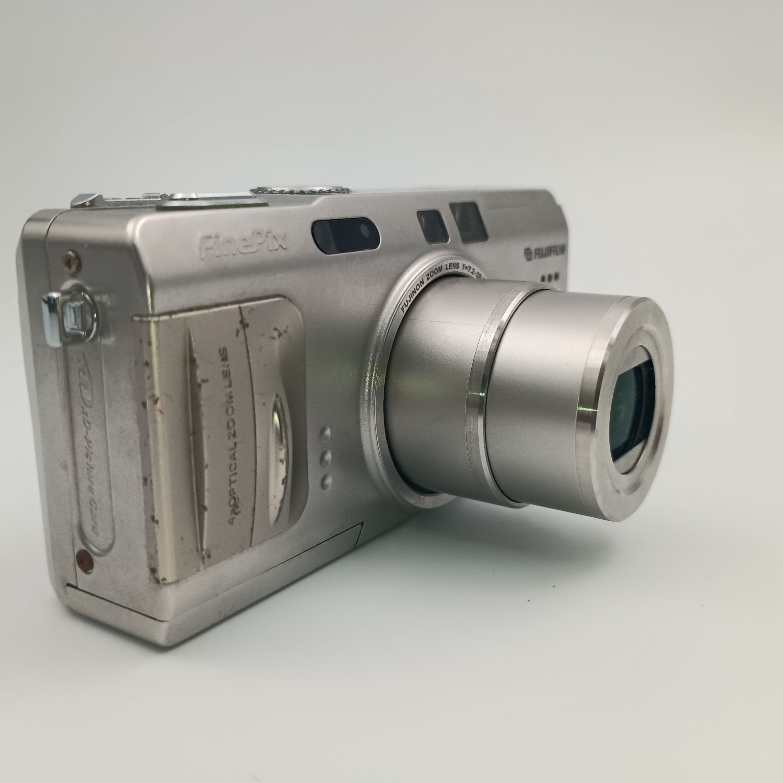 FUJIFILM FINEPIX F810 COMPACT DIGITAL CAMERA SILVER シルバー
