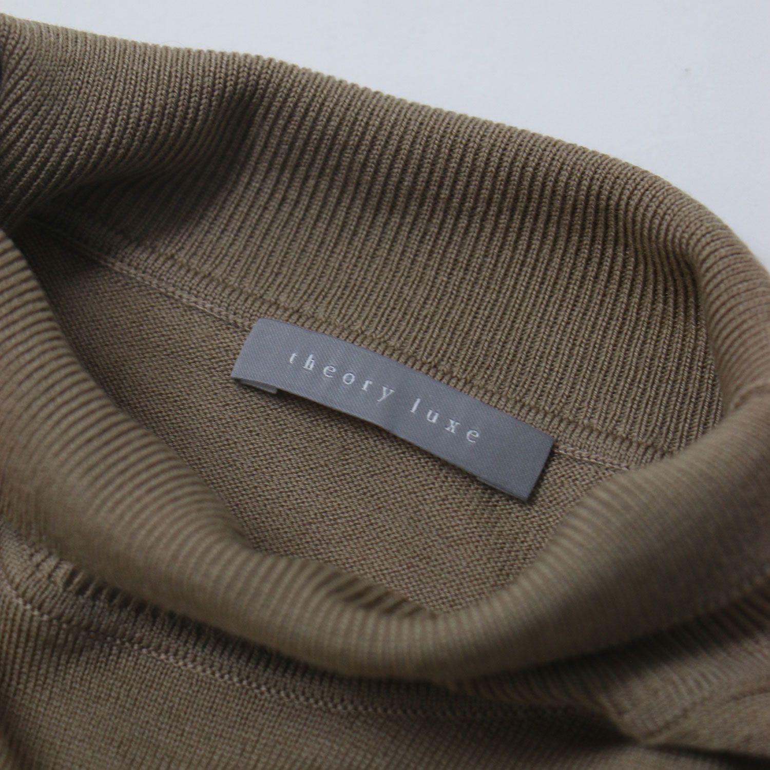 theory luxe セオリーリュクス ニット ベージュ サイズ:38(M) / 24秋冬 ハイネック バルーンスリーブ ニット / Lawrence Steff 長袖 ハイゲージ ウール ウォッシャブル ピーナッツ / トップス セーター【レディース】【中古】【K4365】 theory luxe セオリーリュクス ニット ベージュ サイズ:38(M) / 24秋冬