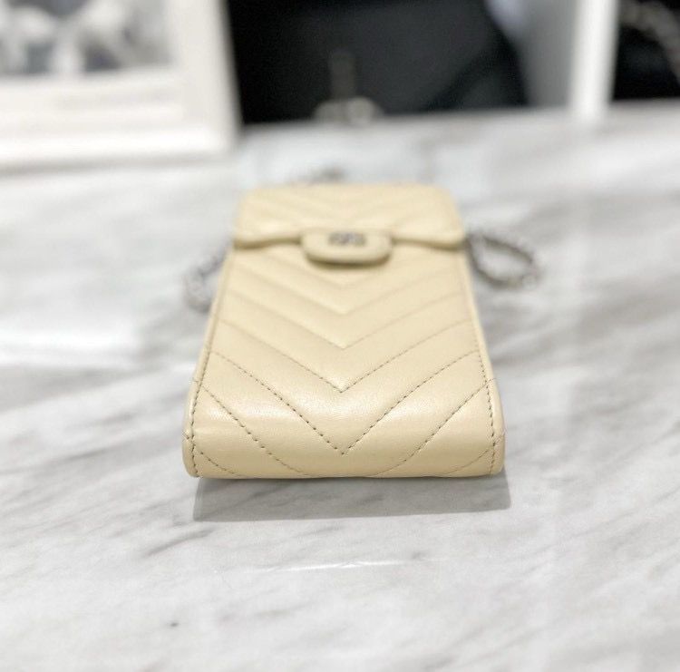 美品☆ シャネル チェーンショルダー フォンポーチ シェブロン 31番台