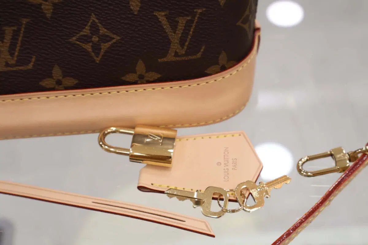 追跡有 海外送込 Louis Vuitton アルマ BB バッグ 追跡有 海外送込 Louis Vuitton アルマ BB バッグ