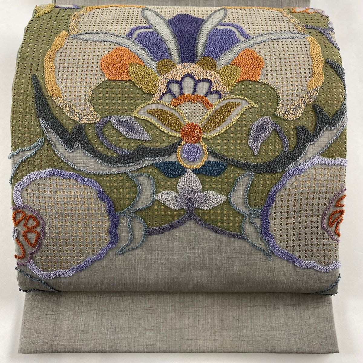 袋帯 名品 紬地 草花 相良刺繍 刺繍 灰色 お太鼓柄 正絹