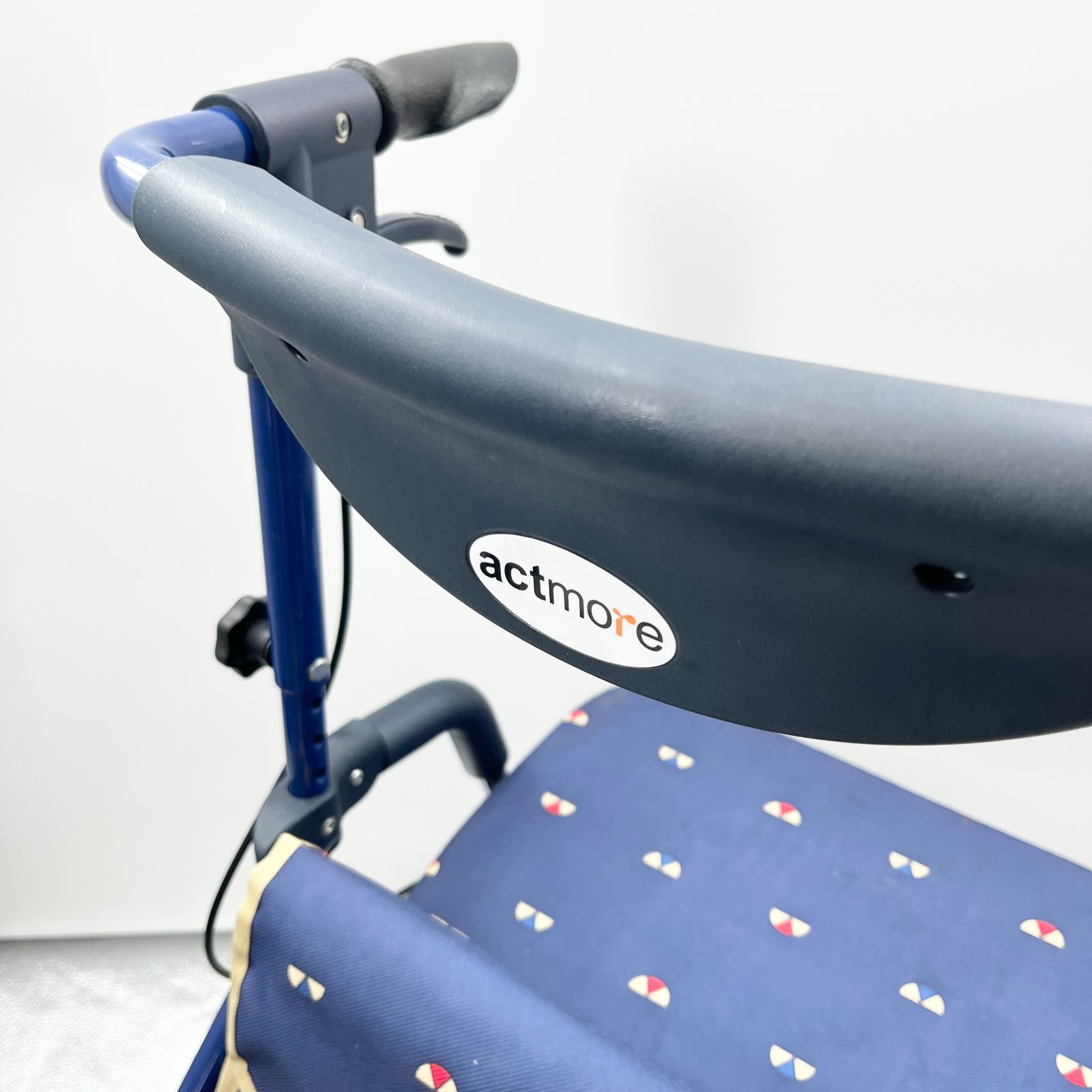 【使用浅】アクトモア ファイン ツートン Mサイズ シルバーカー 手押し車 アクトモア ファイン | 株式会社フロンティア