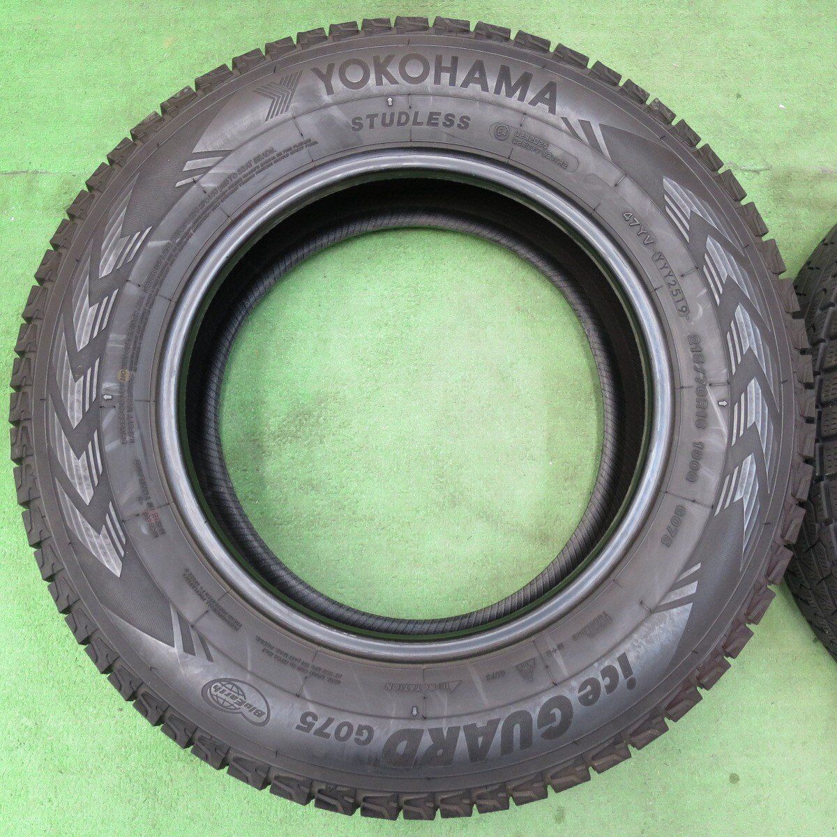 バリ溝！8.5分☆スタッドレス 215/70R16 ヨコハマ アイスガード G075 