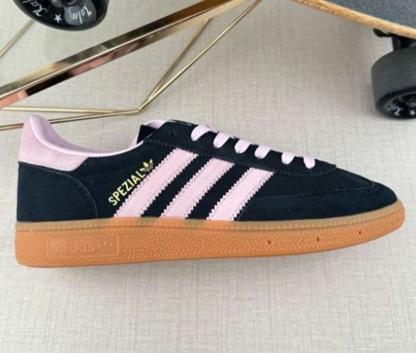 新品.adidas ハンドボール スペツィアル Handball Spezial レディース スニーカー Core Black/Clear Pink/Gum