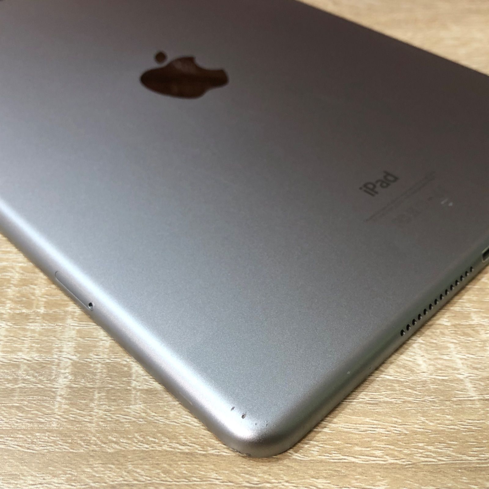 ソフトパープル iPad Air2 16GB wifi+セルラーモデル 管理番号：0704