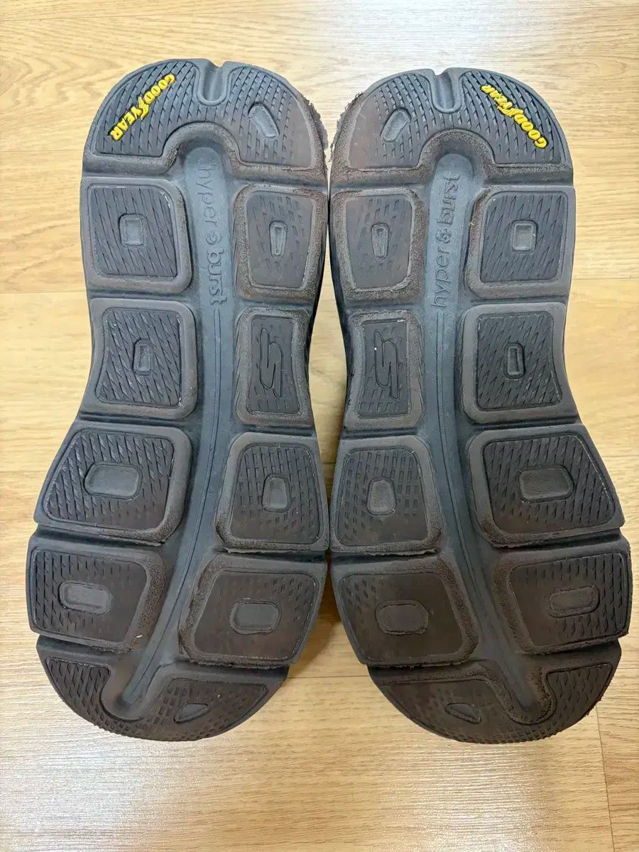 スケッチャーズ