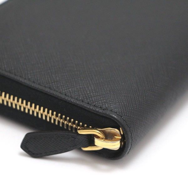 プラダ 長財布 サフィアーノ ラウンドファスナー 三角ロゴ レザー