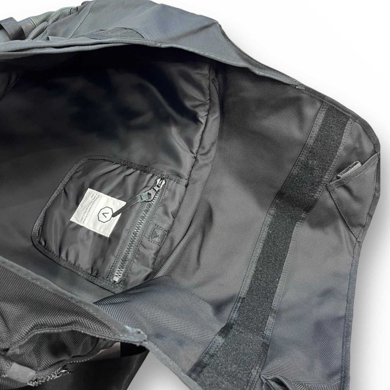 希少美品 visvim BALLISTIC E-CAT 18L BLK メッセンジャーバッグ