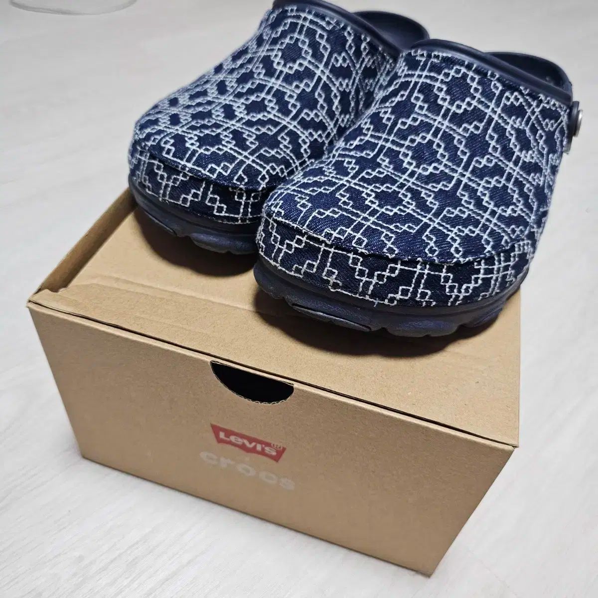 280 LEVI S リーバイス crocs クロックス オール テレイン ネイビー