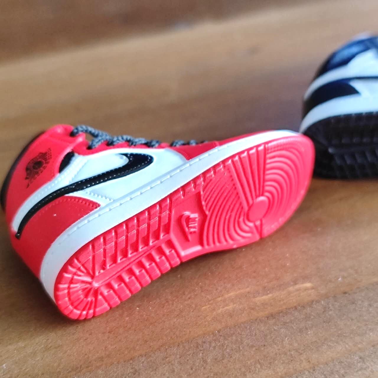 NIKE 【黒・赤】ミニチュアスニーカー ナイキ コレクション ミニチュア