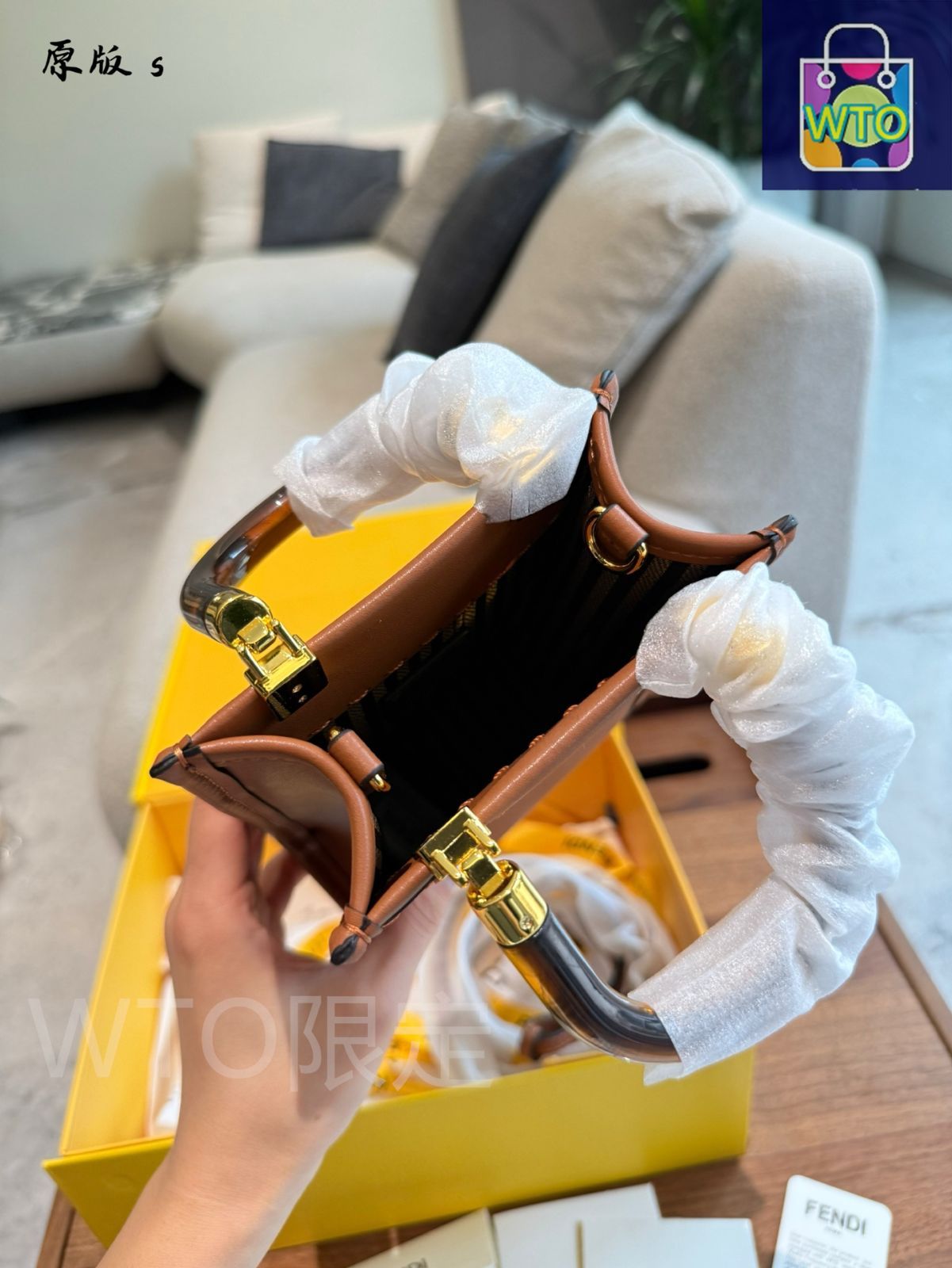 【新品・未使用】FENDI アヒル型 鳥型 ポーチ 激レア ヴィンテージ 新品・未使用】FENDI アヒル型 鳥型 ポーチ 激レア ヴィンテージ
