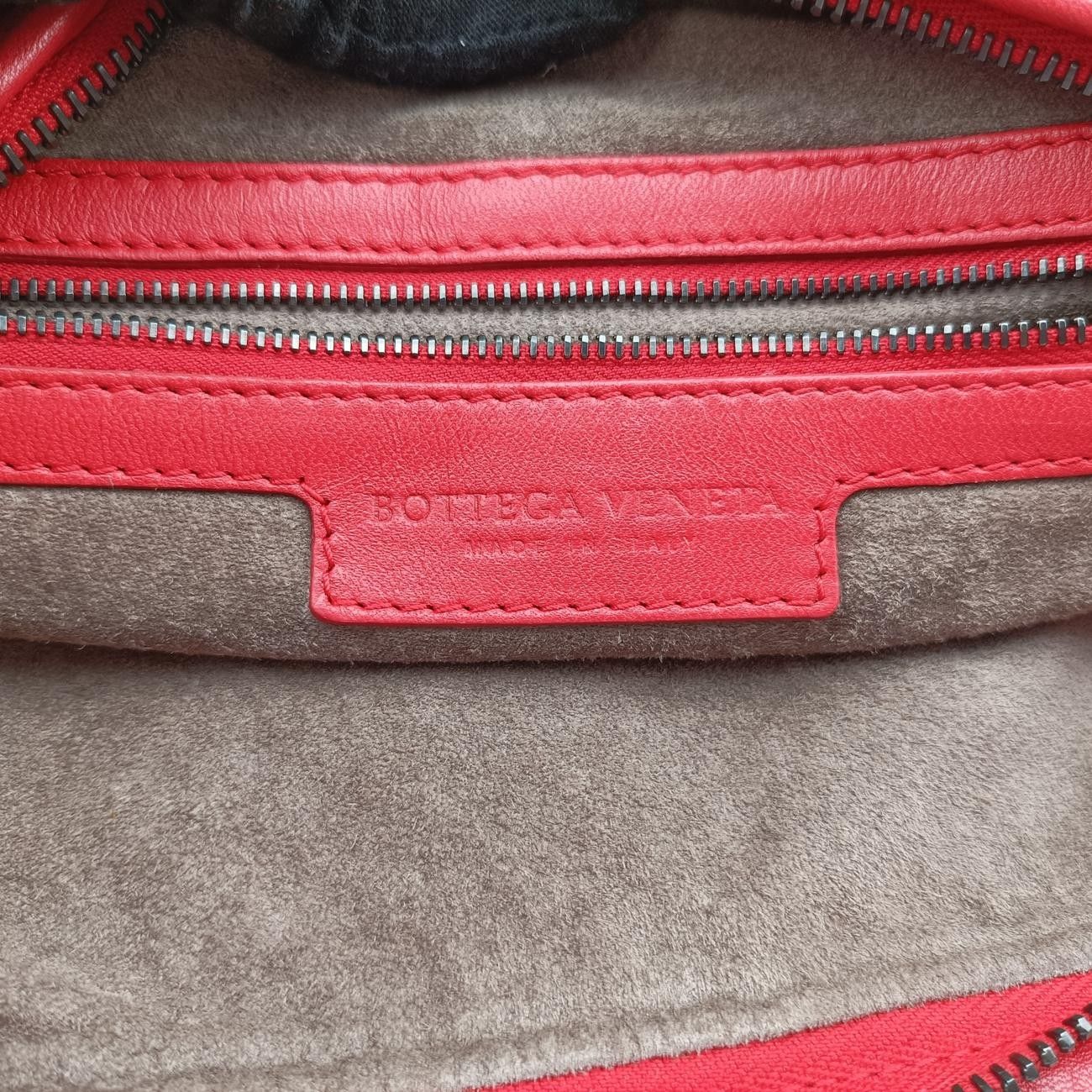 VenetaイントレチャートレッドラムスキンB02629729N