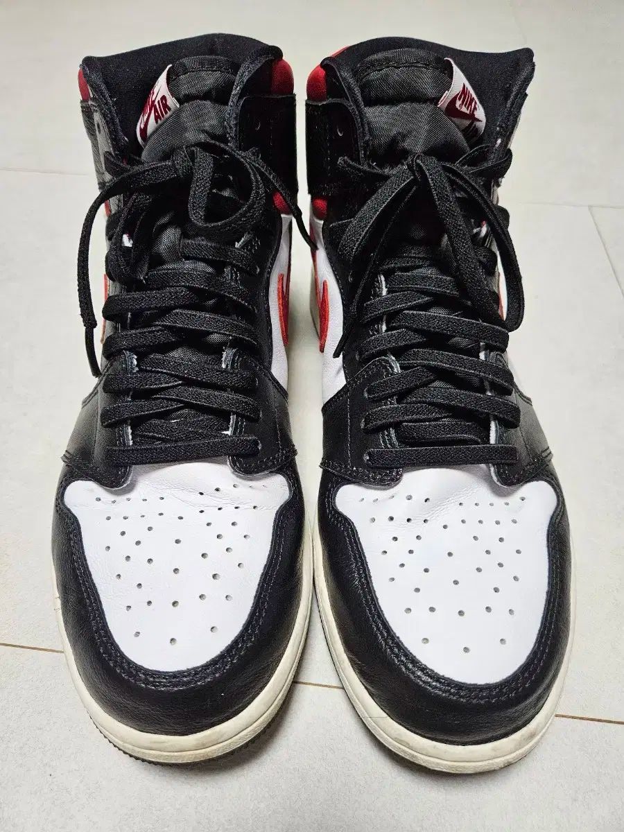 NIKE