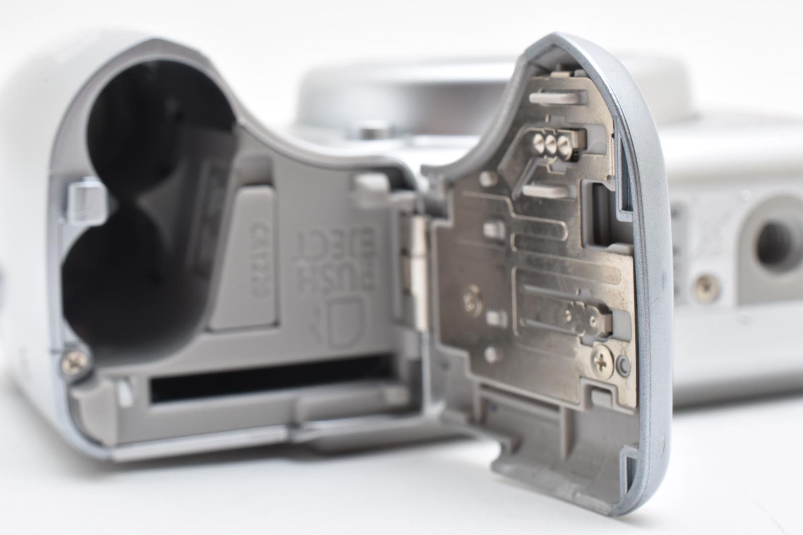 【動作確認済み】Canon PowerShot A540 デジカメ 完動品】Canon PowerShot A540 デジカメ 単三電池対応 光学4倍