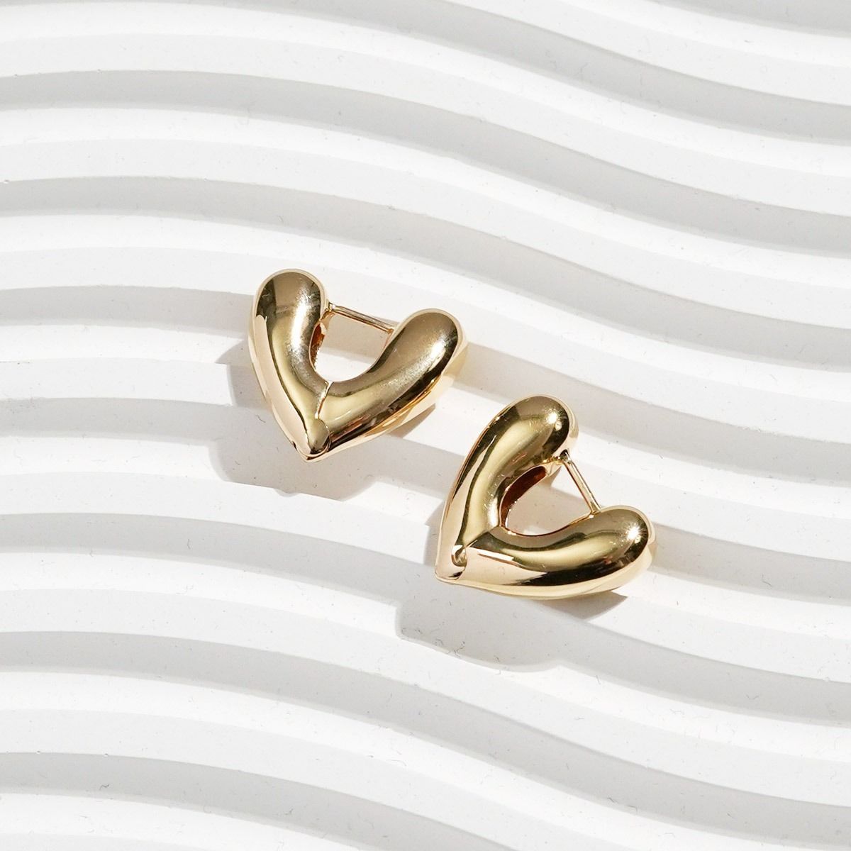 ANNIKA INEZ アニカイネズ ピアス 両耳 HeartHoops Sml E926-SML アニカイネズ ANNIKA INEZ ANNIKA INEZ ピアス Heart Hoops Sml