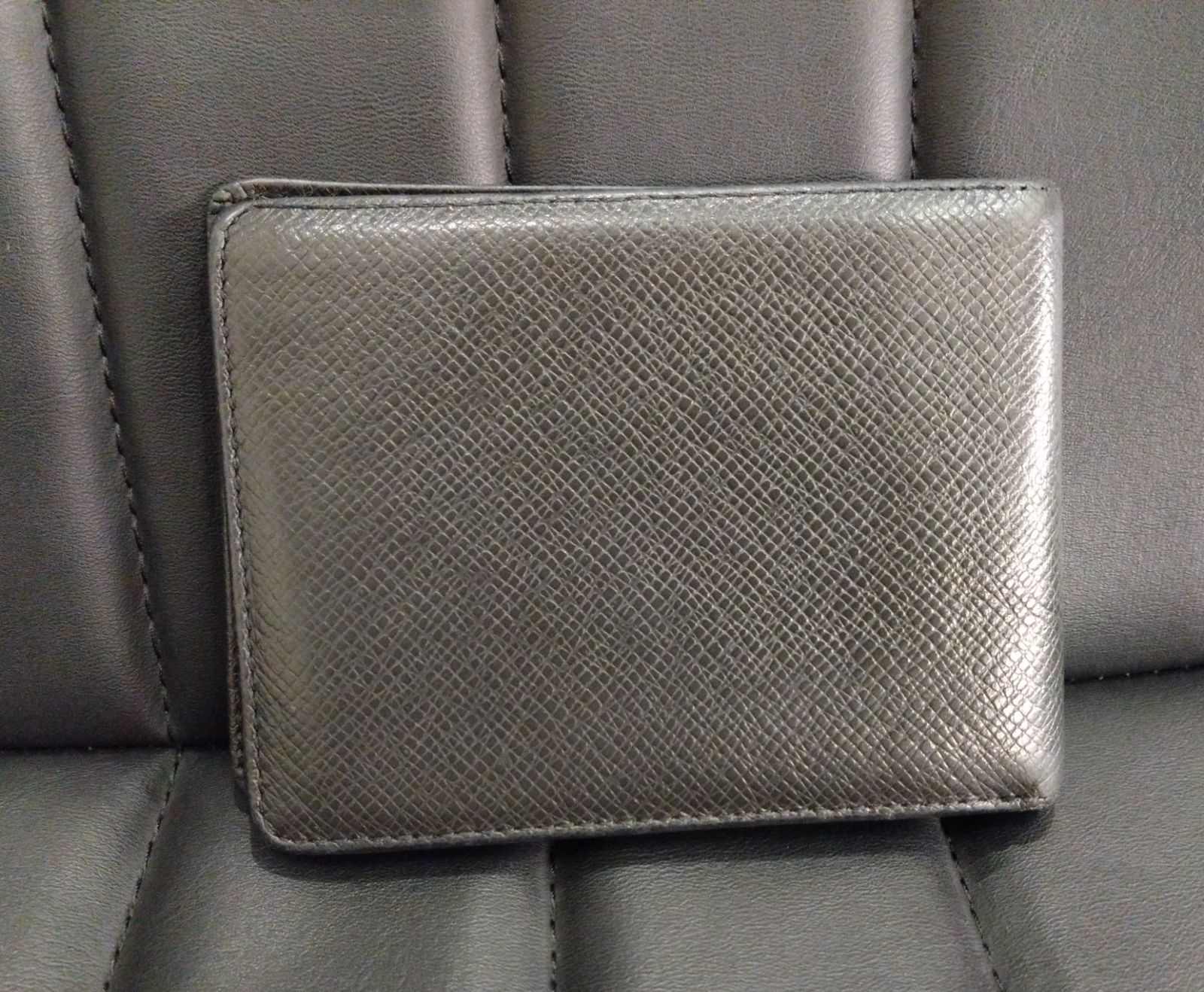 NA 04668 LOUIS VUITTON ルイヴィトン タイガ ポルト ビエ 3ヴォレ 二つ折り財布 ブラック М30422