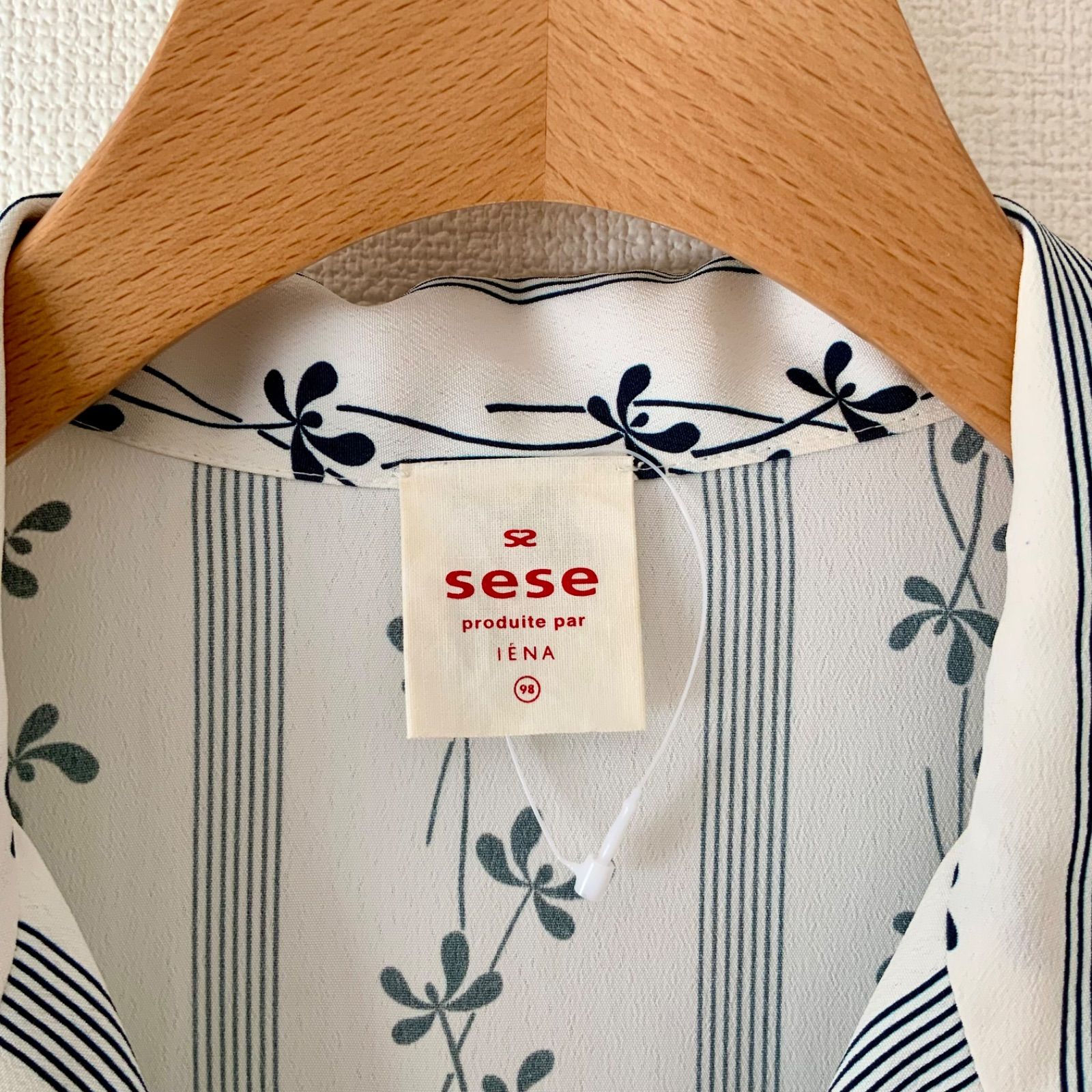 IENA　DEVEAUX*sese ラウンドカラーシャツブラウス　イエナ　花柄 IENA（イエナ）の「DEVEAUX*sese ラウンドカラーシャツブラウス