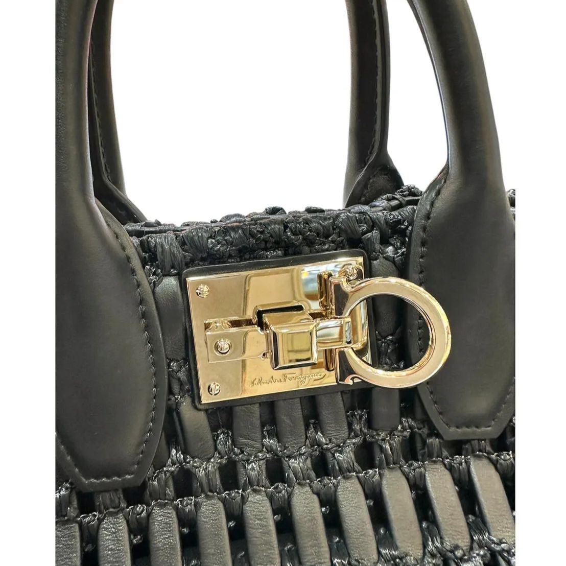 美品 フェラガモカチューシャ 即日発送 カチューシャ - ウィメンズ | Ferragamo